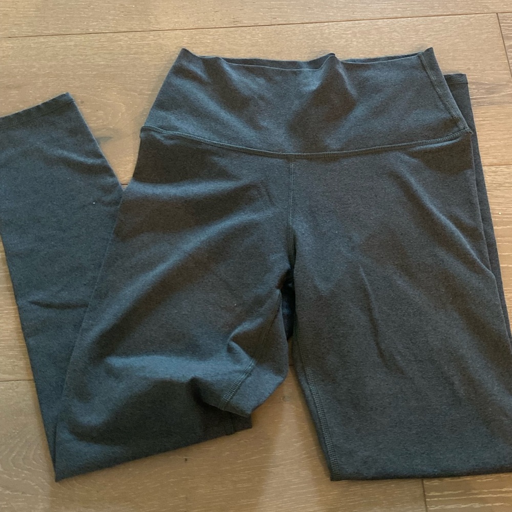 Grey Aerie Move leggings size small. Never worn.